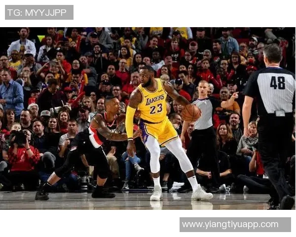 哈克斯高效表现助力球队12投8中砍下17分10篮板6助攻正负值加43